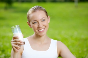 woman-drinking-milk-outdoors