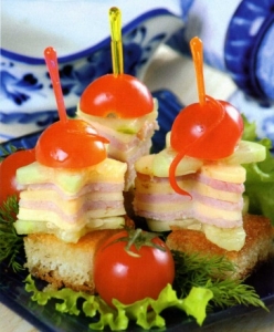 canape-with-ham-and-cheese