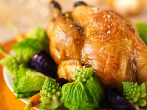 Guinea-fowl capon with cabbage